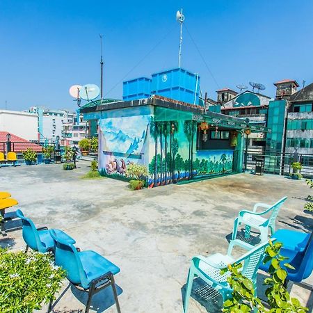 Golden Gate China Town Hotel Янгон Экстерьер фото